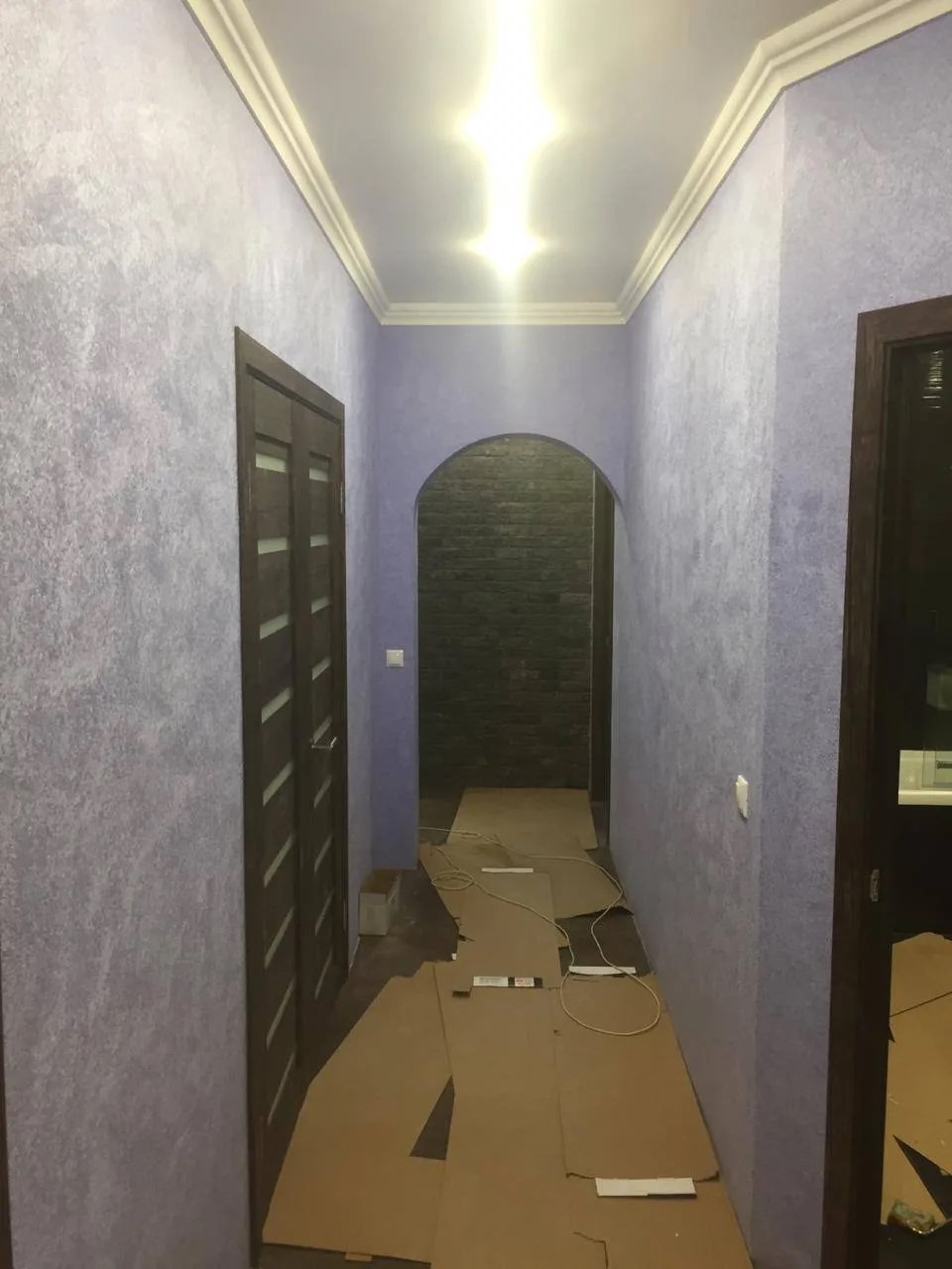 Прихожая с декоративной фактурой